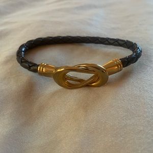 Black and gold bracelet with magnetic clip